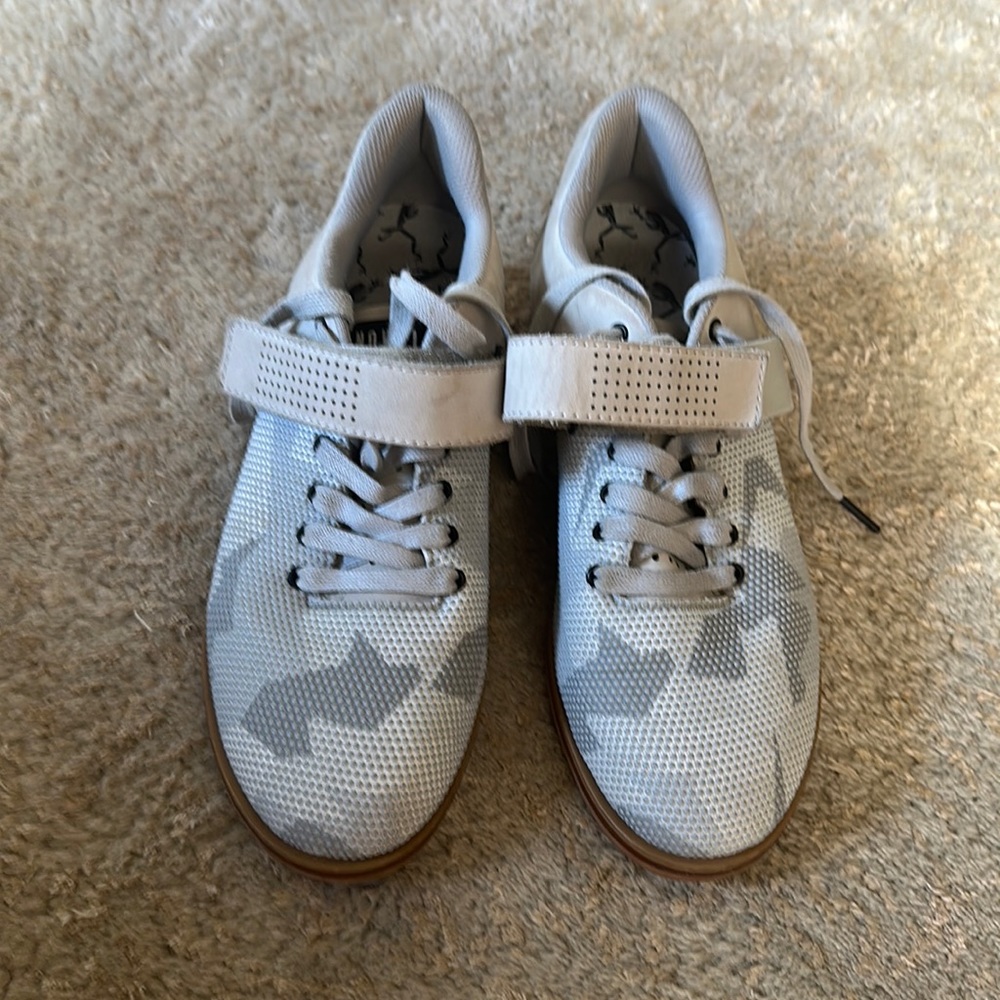 NoBull lifters camo - only worn handful of times. Size 10.5 women’s.